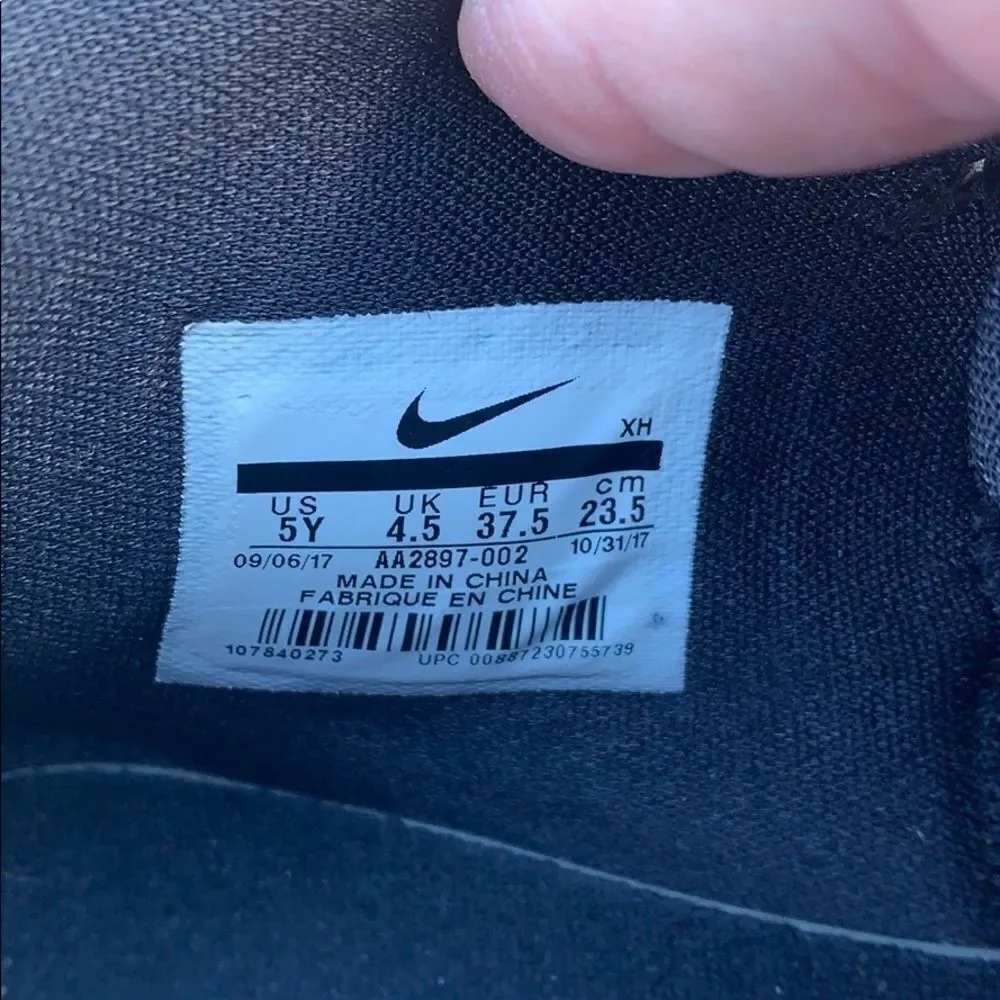 Nike Kyrie 4 GS Sneakers Sz 5Y